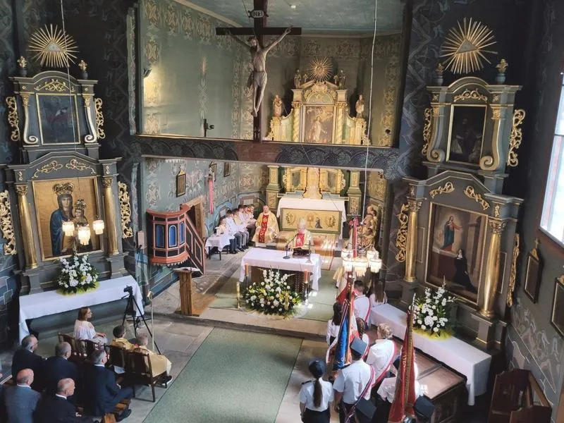 Co kryje się za słowem kościół? Odkryj jego znaczenie i historię