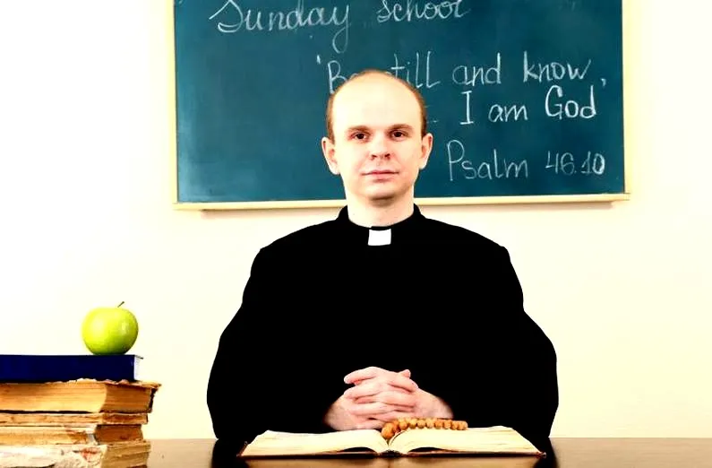 Ile zarabia nauczyciel religii w 2026 roku? Stawki, dodatki i pensum