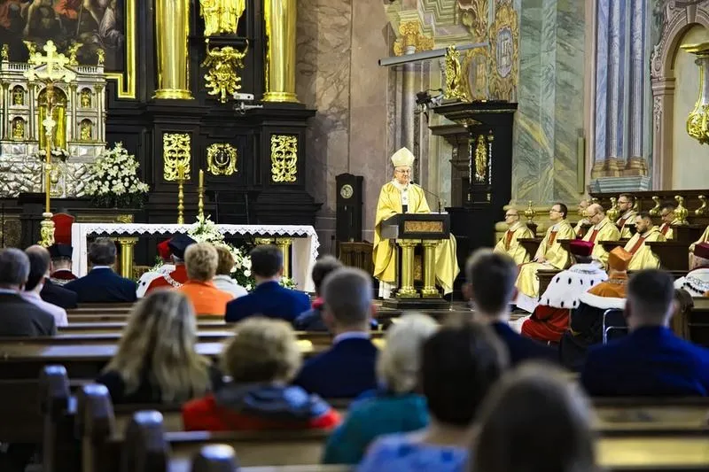 Jak długo trwa msza święta? Odkryj tajemnice liturgii