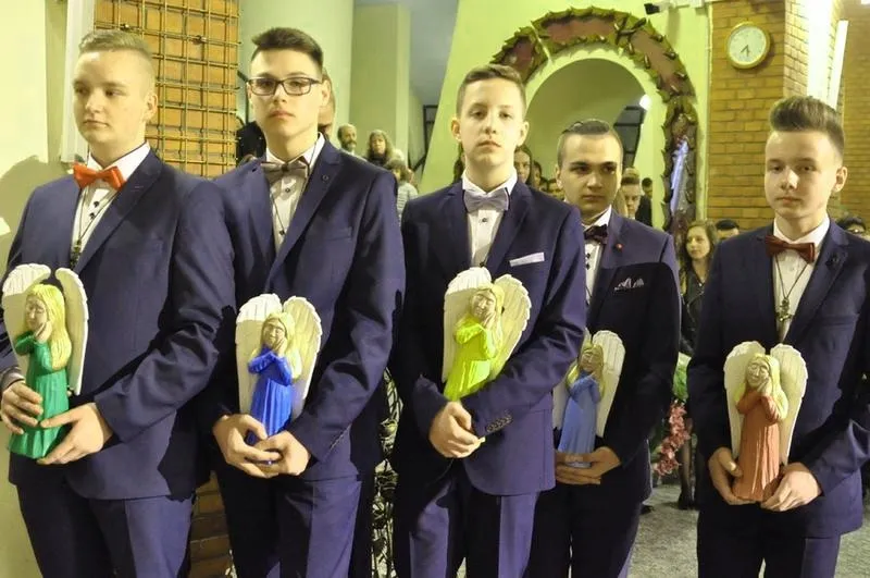 Jak wybrać idealny kolor garnituru do bierzmowania?