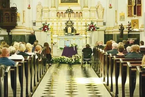 Jakie są rzeczywiste koszty pochówku w kościele?