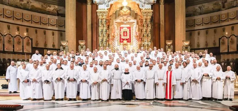 Kim jest szafarz sakramentu i jaką odgrywa rolę w Kościele?