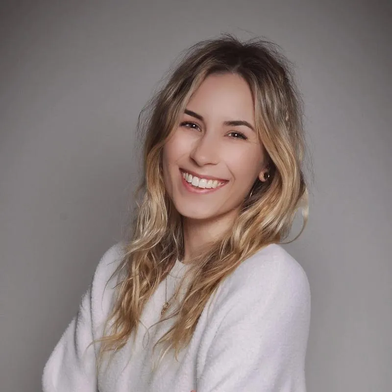 Kim jest tajemniczy patron Julii?