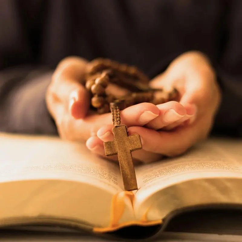 Modlitwa jako wyraz wiary: dlaczego wierzę w Boga i jej znaczenie w moim życiu