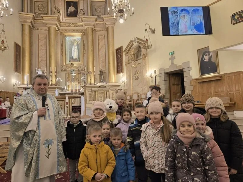 Msza roratnia – tajemnice i znaczenie w adwentowym czasie oczekiwania