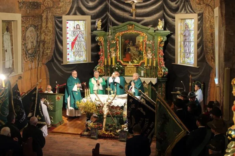 Msza święta w innych językach – jaka jest jej alternatywna nazwa?