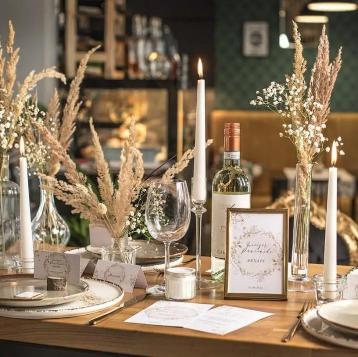 Dekoracja stołu na bierzmowanie