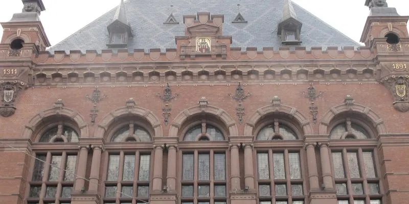 Gdzie oglądać Święty dwór