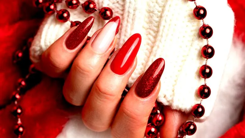 Hybrydowy manicure na święta