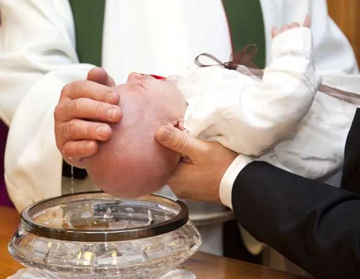 Komfort i elegancja w stroju do chrztu