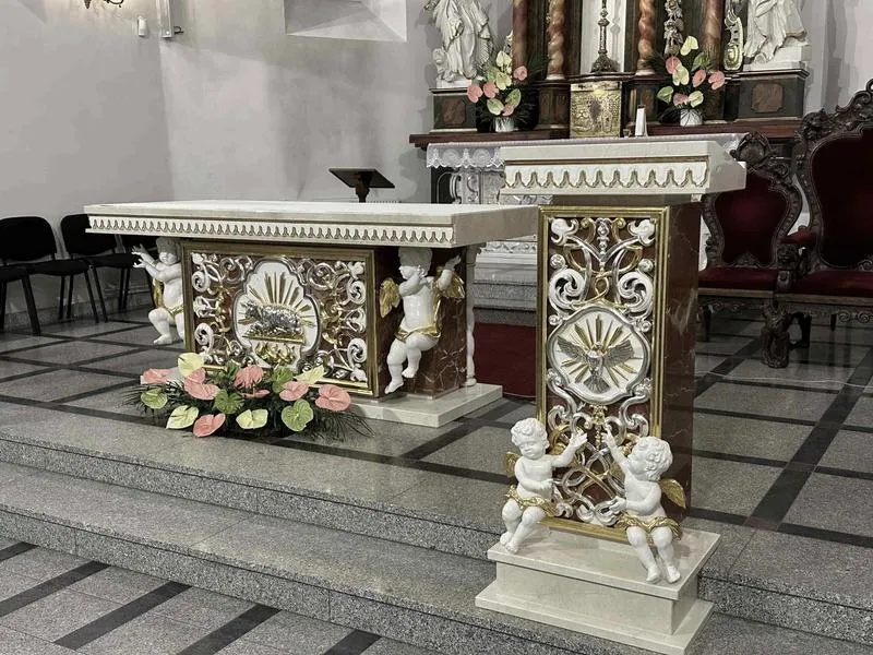 Realistyczny rysunek ołtarza