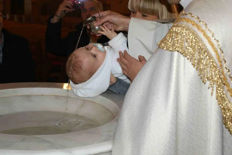 Ubiór do chrztu a pora roku